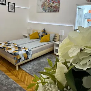 Apartament Small Cosy Near The Famous Westend Center, Budapeszt